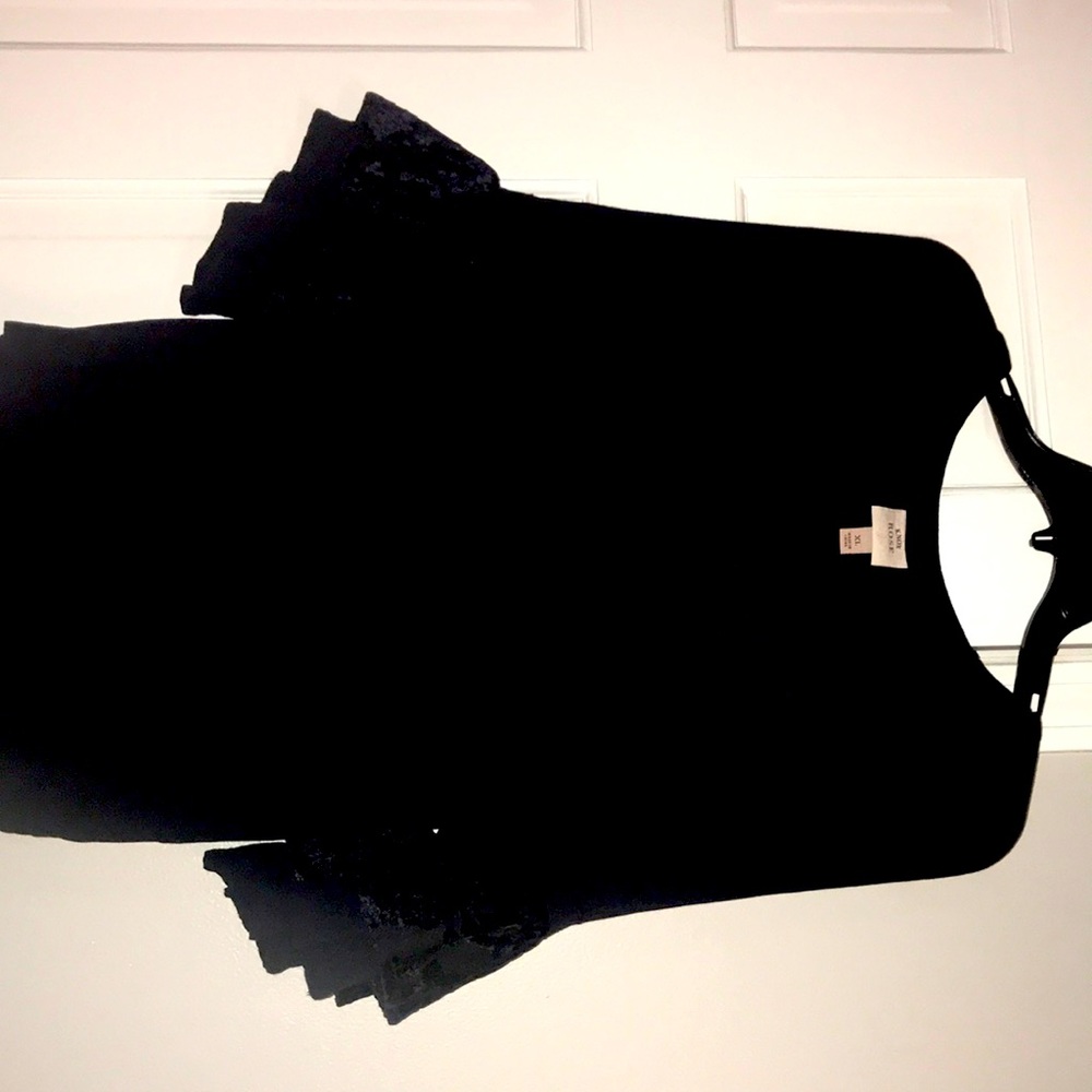 Pretty dark blue blouse!